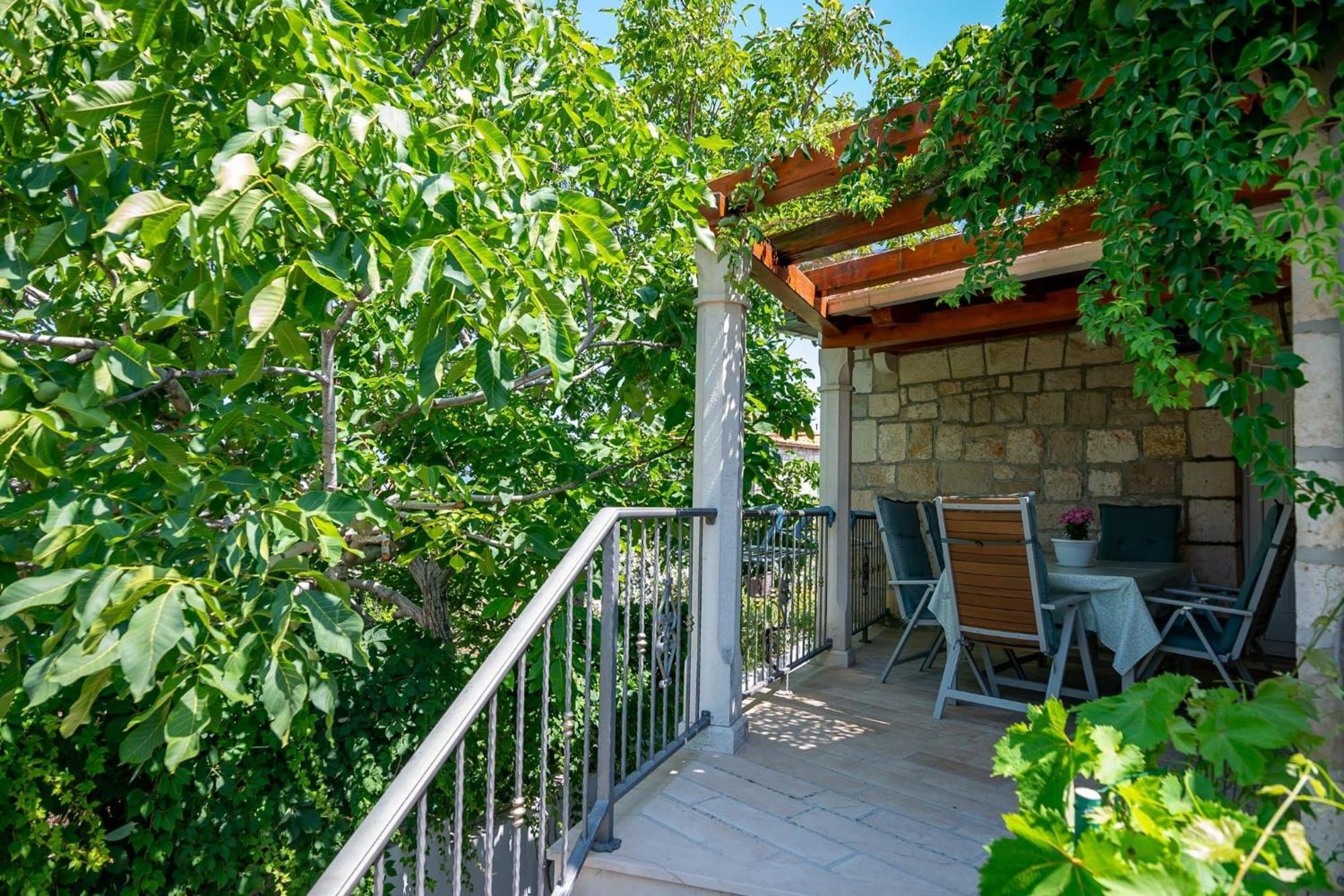 Apartments Kaja Постира Экстерьер фото
